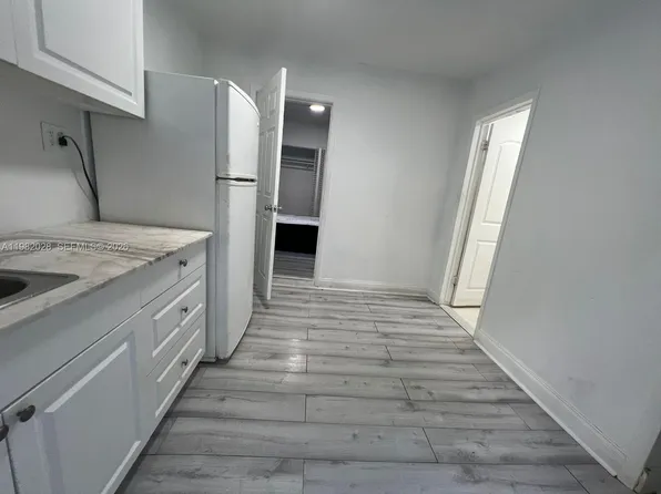 1053 NE 149th St, Miami, FL 33161