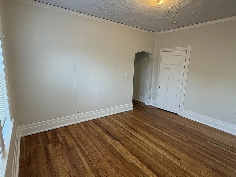 Arts and Crafts Apartments — Photo 7