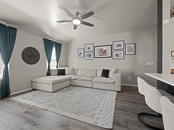4th image of 443 Fox Den Dr