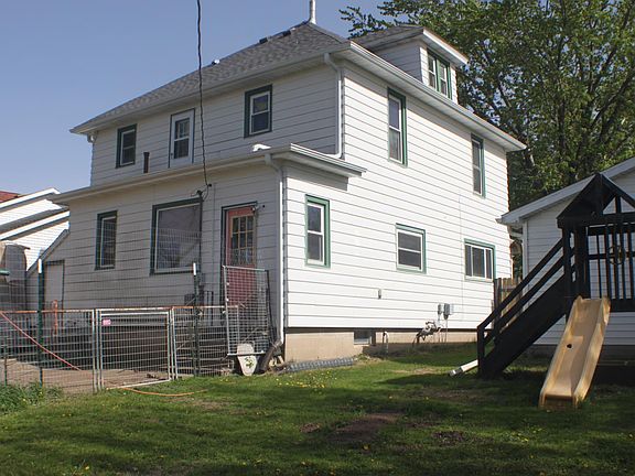 3rd image of 221 E Church St