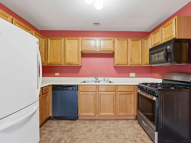 490 Westwood Ct #D — Photo 4