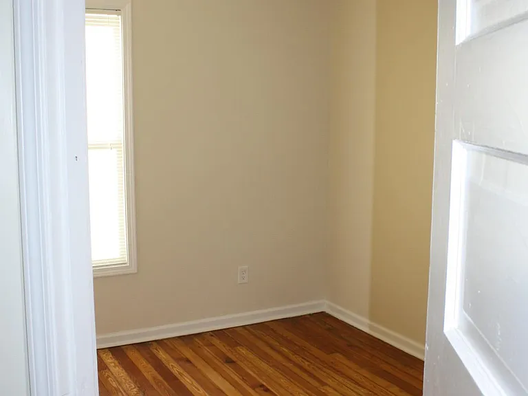 1466 Indianola Ave — Photo 21