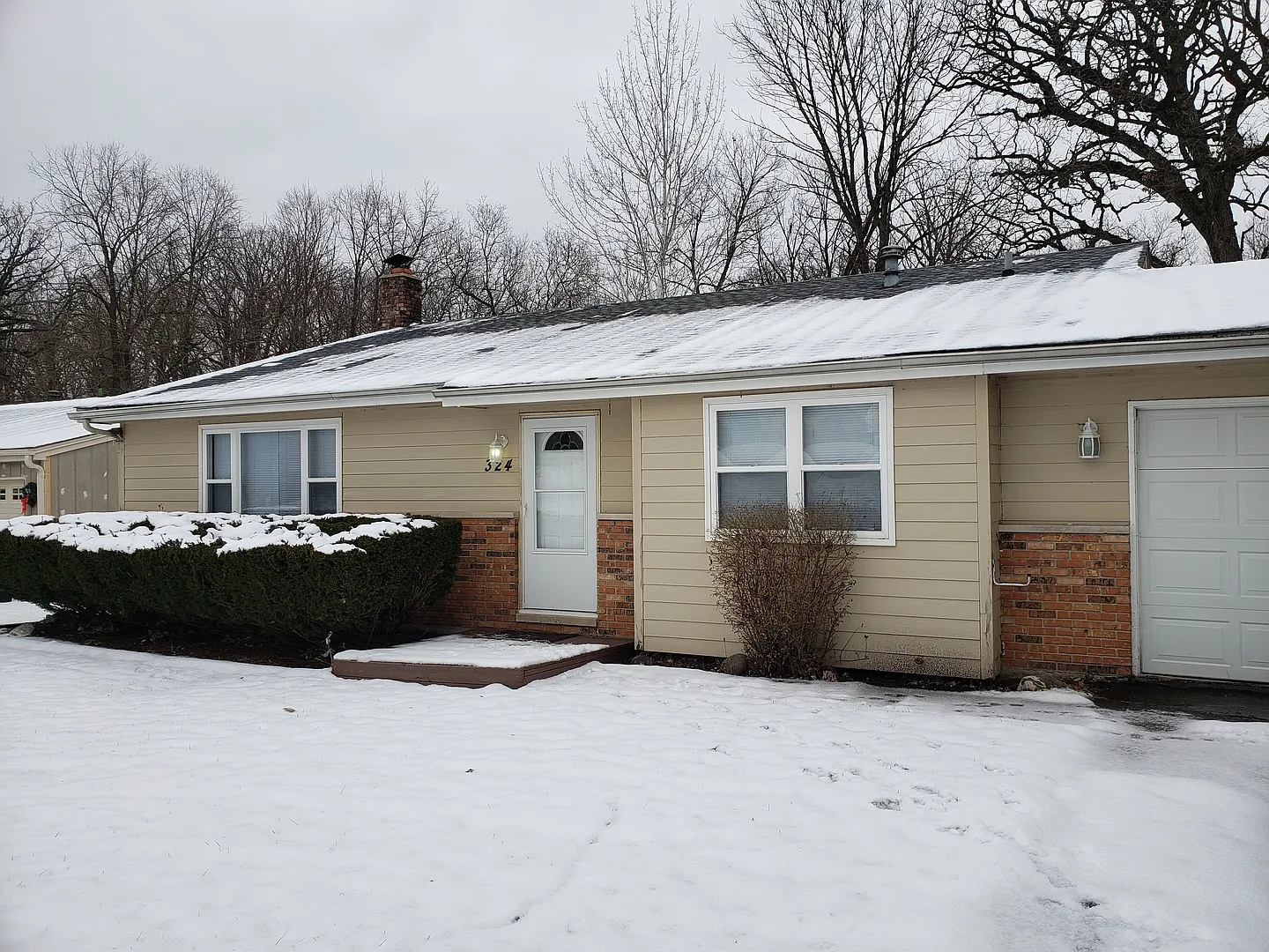 324 N Brookshore Dr photo 1