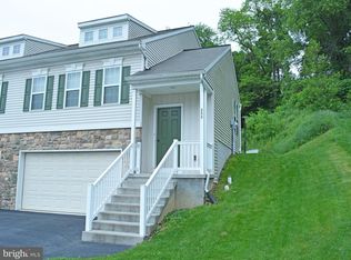 255 Sparrow Ln, Ephrata, PA 17522