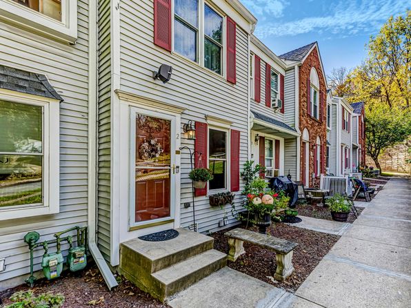 2 Colonial Ct