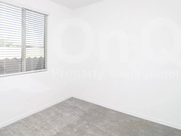 15711 W Monroe St — Photo 11