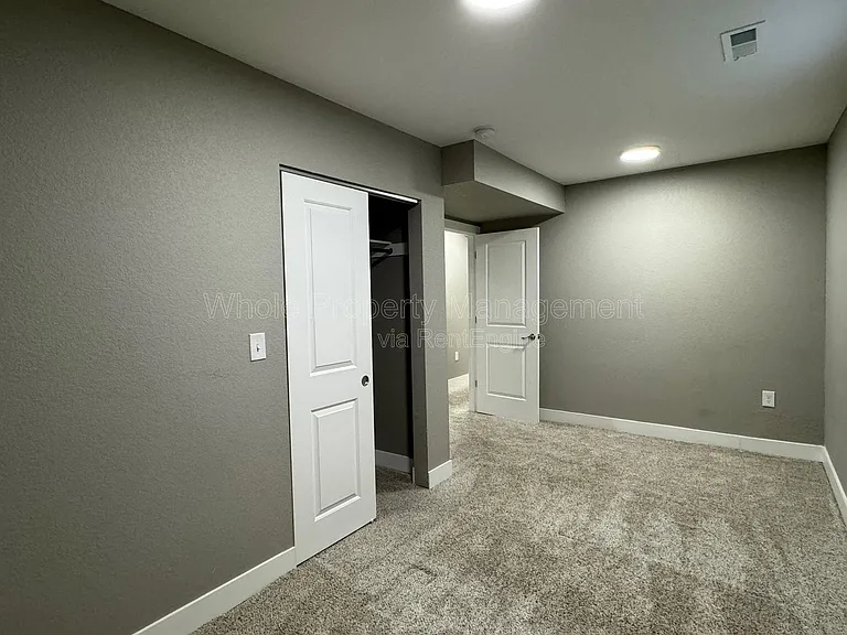 102 S Newton St — Photo 33