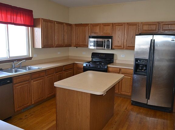 2nd image of 39370 N Queensbury Ln