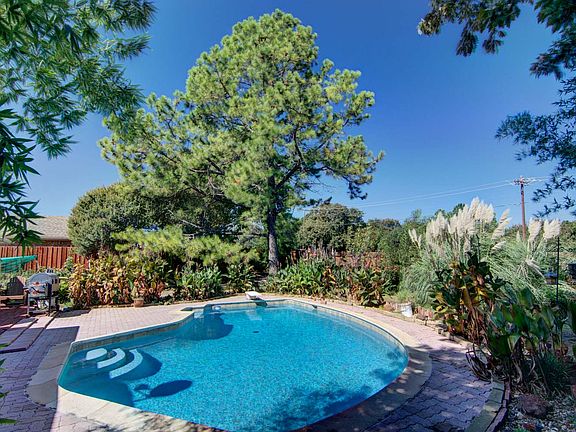 4th image of 1409 Woodvale Dr