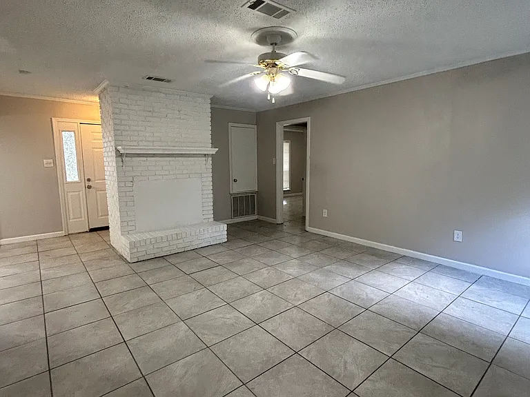 336 Foxboro Dr — Photo 3