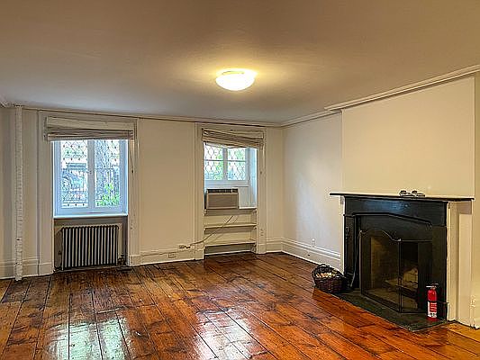 4th image of 38 Garden Pl #1