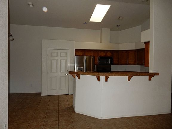 4th image of 2665 S Paloma Ave