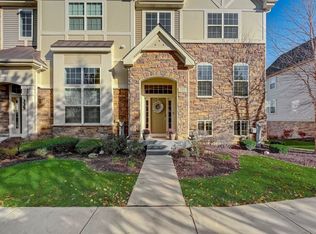331 Saunders Cir, Carol Stream, IL 60188