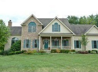 8401 Cheshire Ct, Woodstock, IL 60098