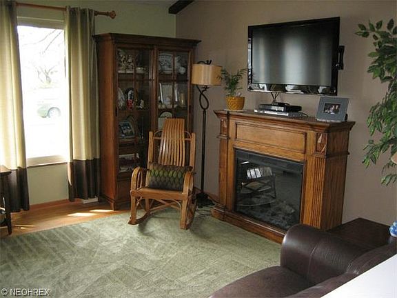 3rd image of 26944 Elizabeth Ln
