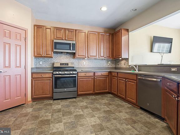 3rd image of 3212 Ridgeway Pl