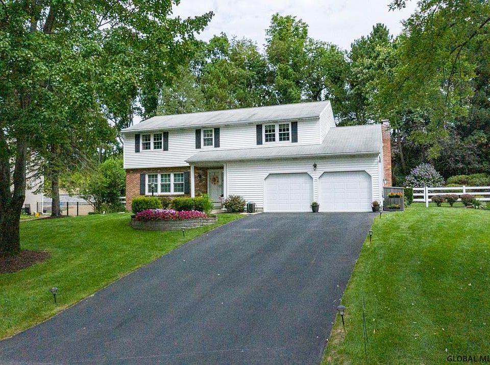 1st image of 29 Green Meadows Ln