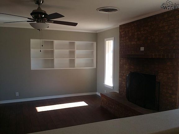3rd image of 505 W Rebecca Ave