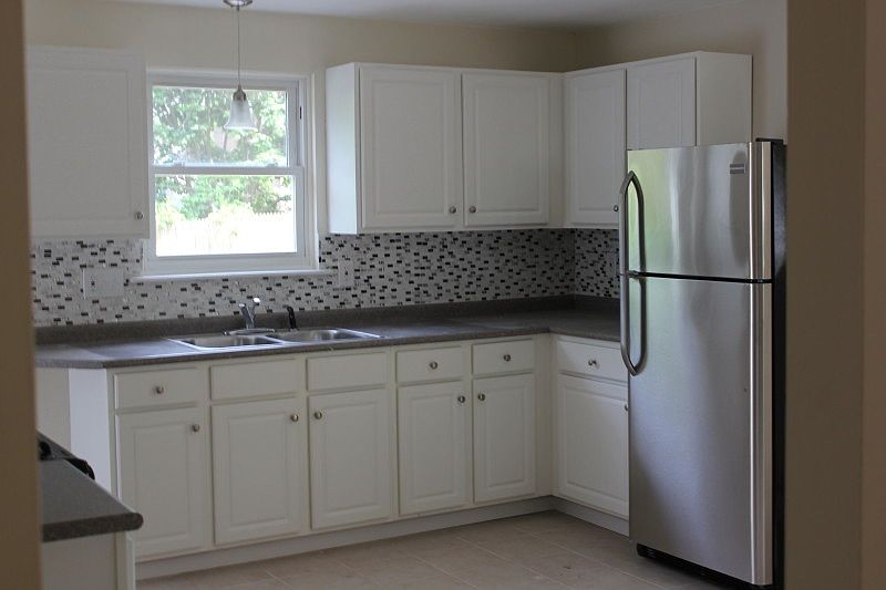 Renovated eat-in kitchen- 1st Fl