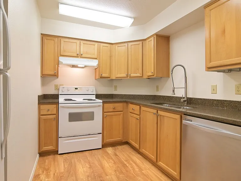 Hays Apartments — Photo 33