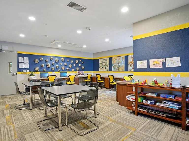Oak Grove Apartments — Photo 10
