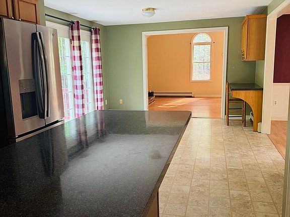 4th image of 94 Whitins Rd