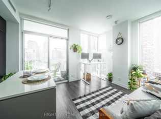 33 Helendale Ave #1806, Toronto, ON M4R 0A4