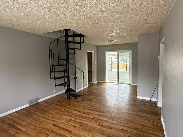 5 bed, 1650 sqft, $2,500 — Photo 3