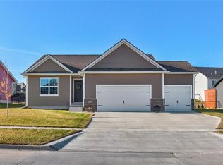 1912 NW Sunset Ln, Grimes, IA 50111