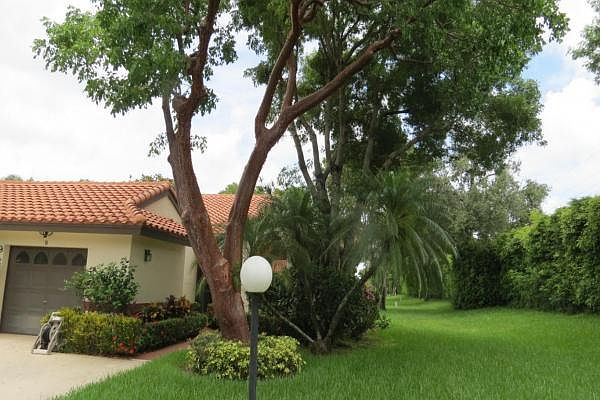 Home For Sale In Palm Chase Lakes