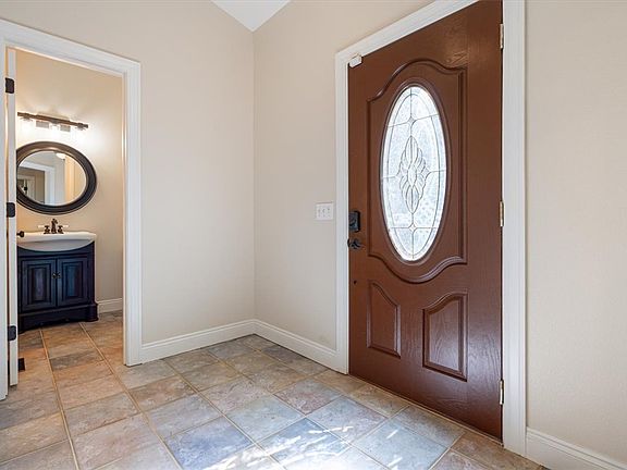 4th image of 26 Leicester Dr
