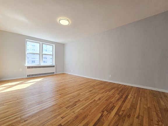 3rd image of 3555 Oxford Ave #7N