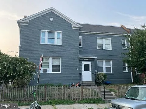 1600 E E St NE
