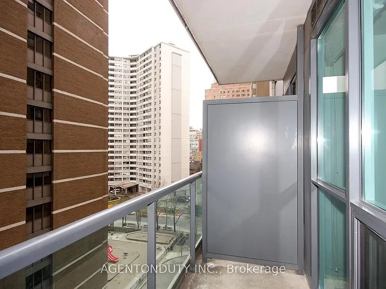 1121 Bay St #708 — Photo 10