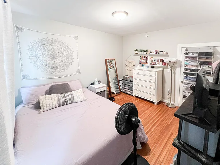 200 Laburnam Cres #1 — Photo 9