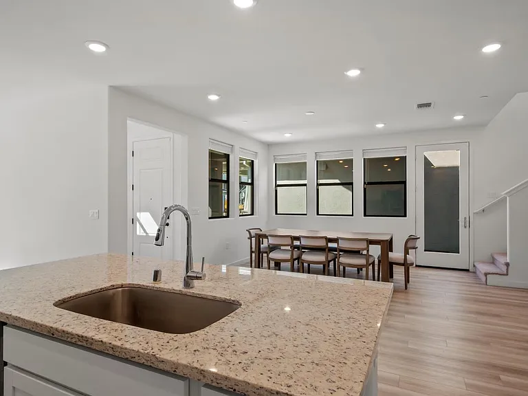 1586 Waterside Ln — Photo 11