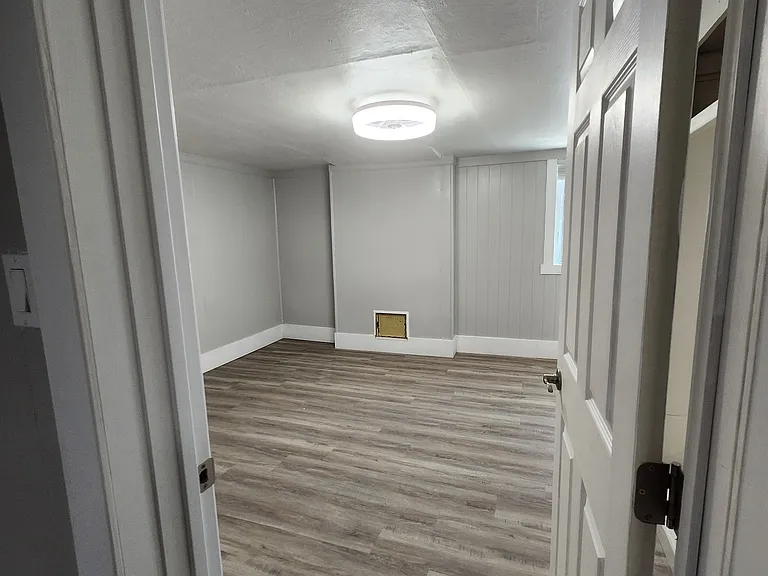 1011 N Front St — Photo 8