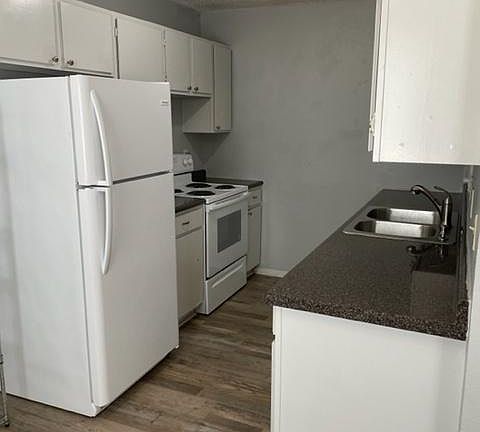 2nd image of 1003 E Burleson St APT 1