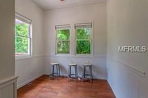 5th image of 803 E Stratford Ave