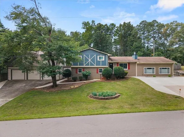 6054 Dogwood Cir, Buford, GA 30518