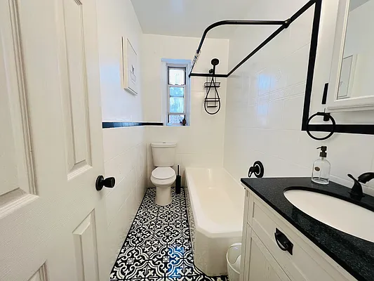 Rented by E Realty International Corp | media 15