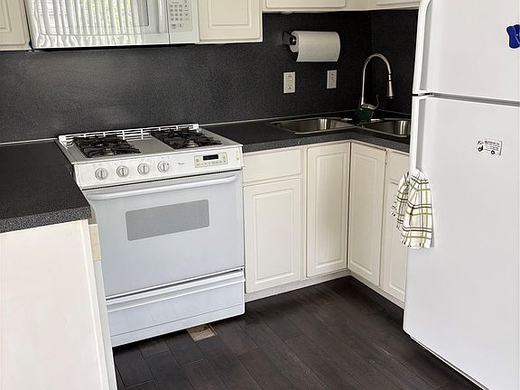 5th image of 2327 Wildwood Circle Dr
