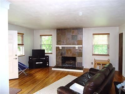 3rd image of 1159 Belvoir Ave