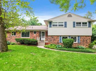 6672 Timber Ridge Dr, Bloomfield Hills, MI 48301