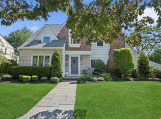 5 Buckingham Rd, Rockville Centre, NY 11570