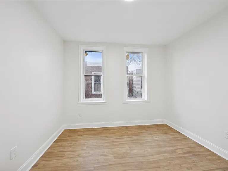 42 N Lindenwood St — Photo 14