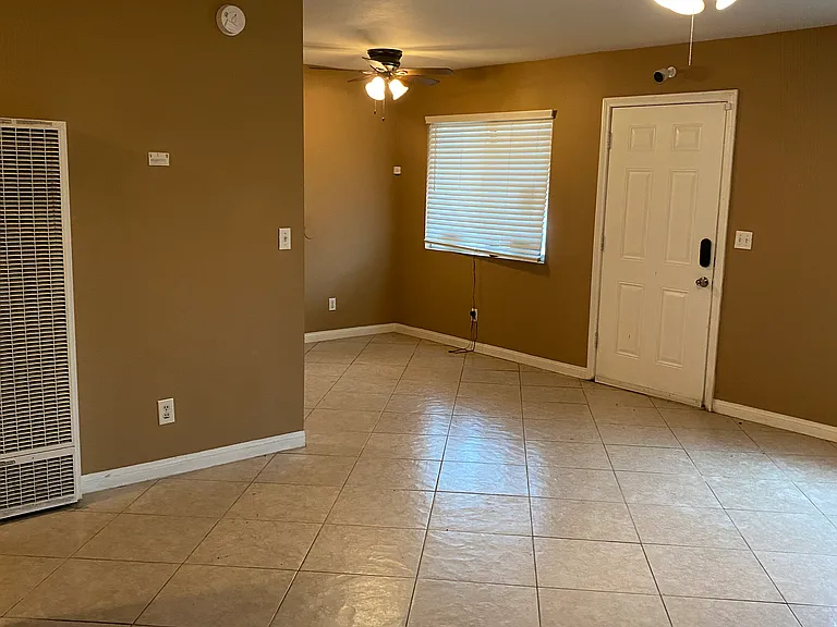 16510 Lakeshore Dr — Photo 5