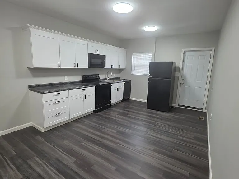 1126 McKean Ave — Photo 16