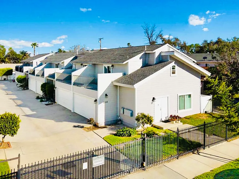 2104 Raymond Ave — Photo 31