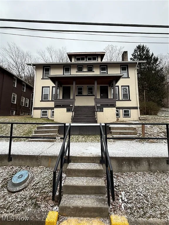 468 Hill St photo 1